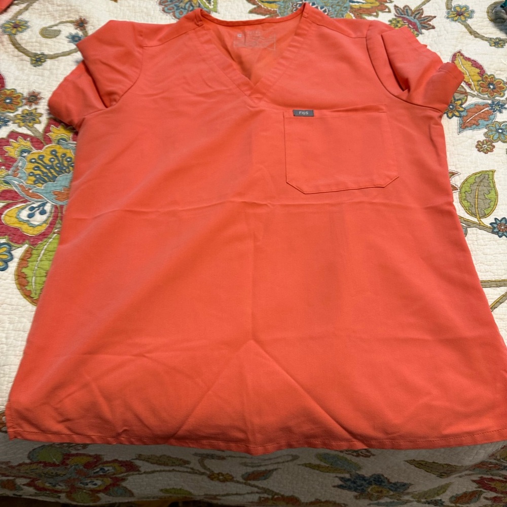 Figs hot coral Catarina top.